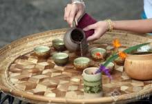 傣族的竹筒茶