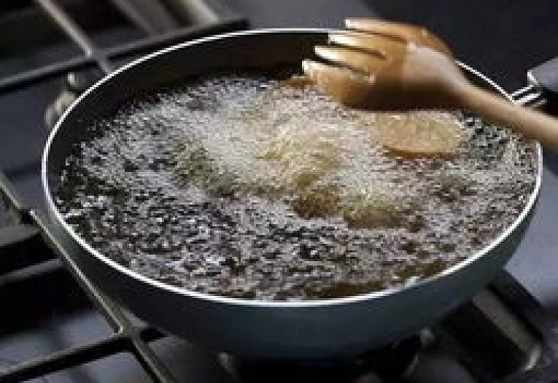 做饭的时候一般把油加热到什么地步就可以食用了，不会变质