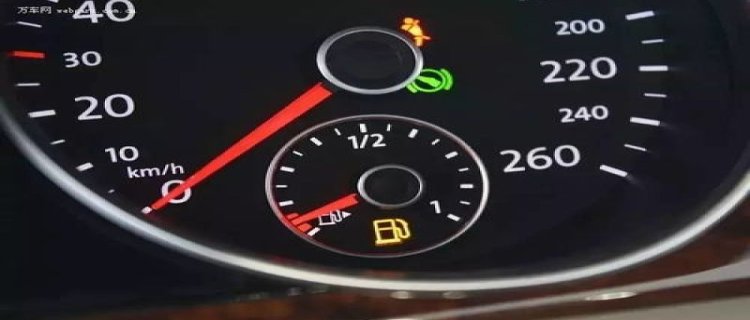 油表低于多少加油（油表低于多少加油会报警）
